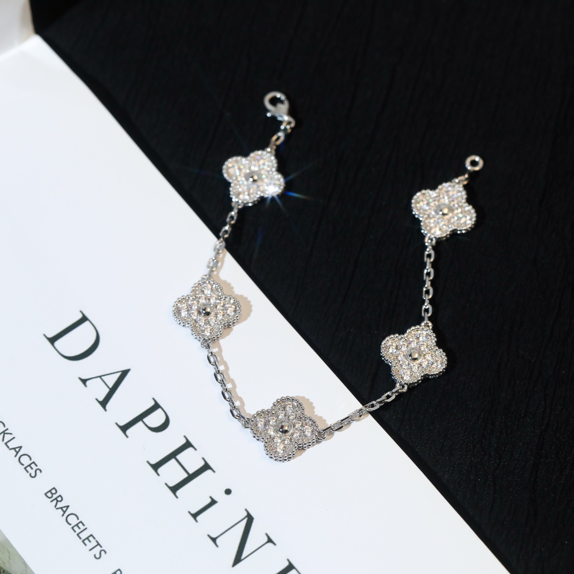 Van Cleef & Arpels Bracelet-79