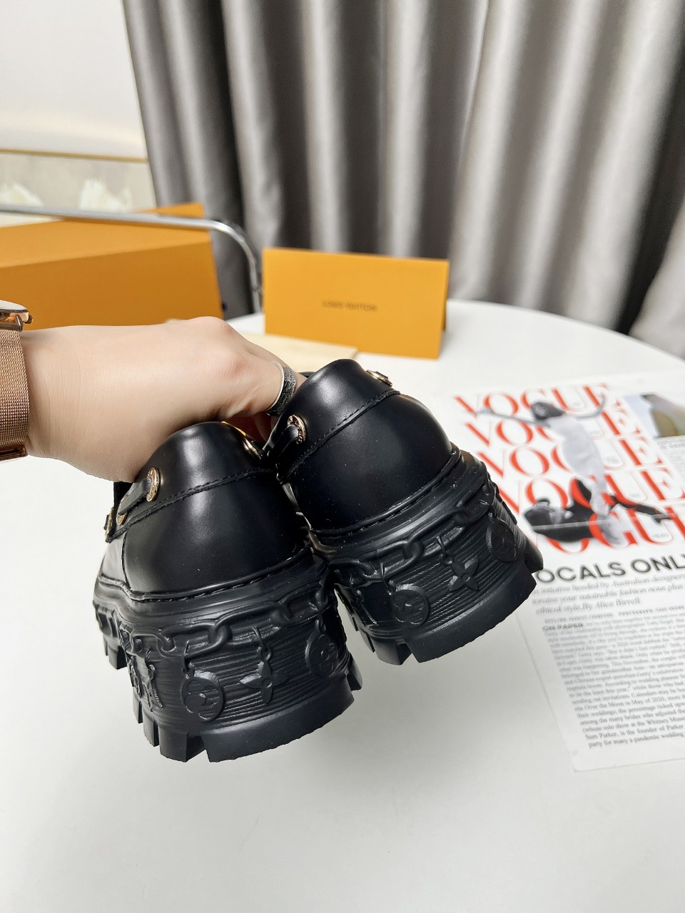 LV women's leather shoes-21