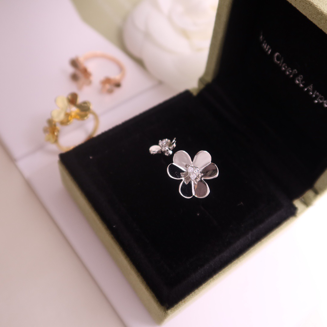 Van Cleef & Arpels ring-60