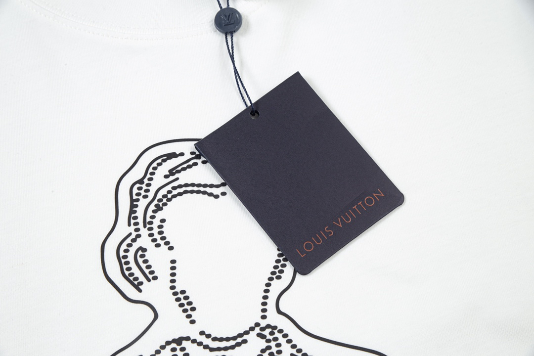 LV clothing-129