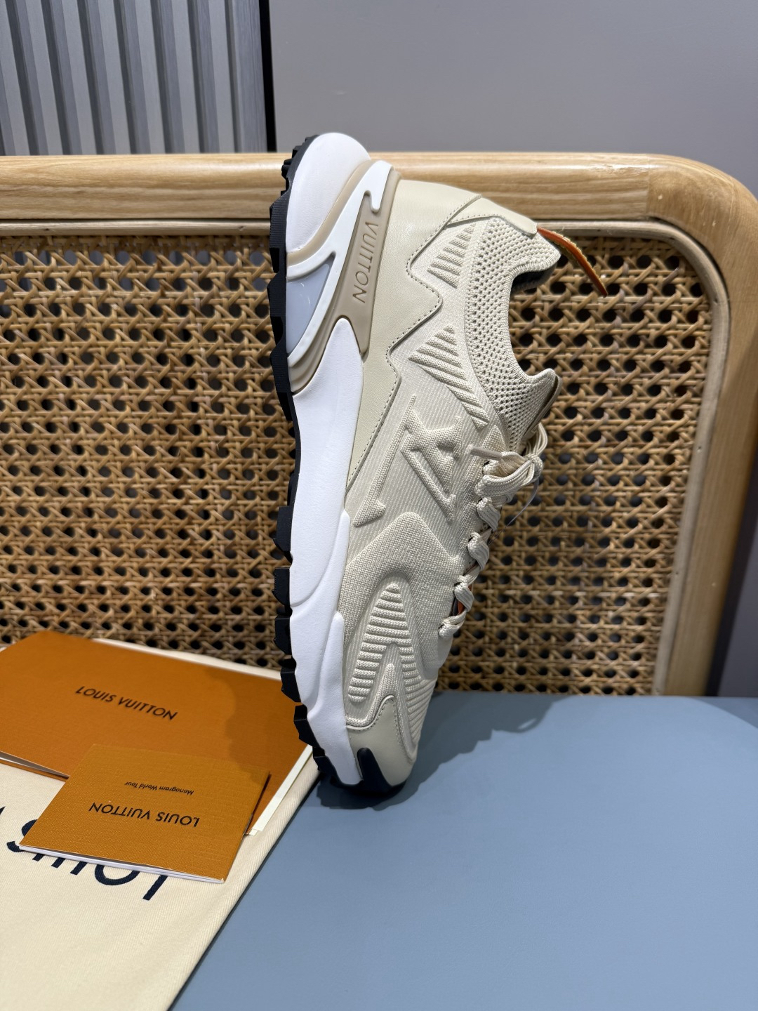 Lv Sneakers-181