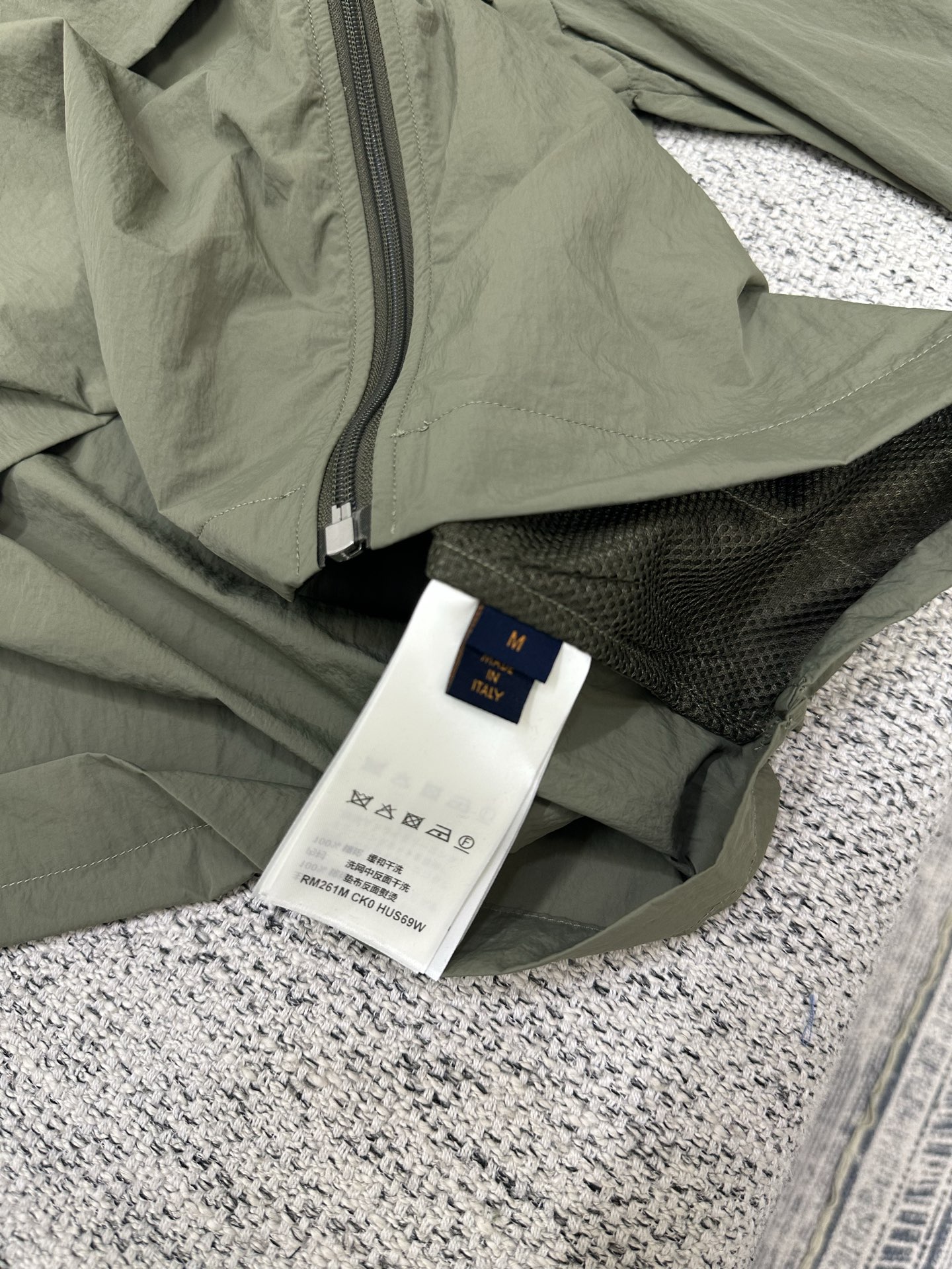 LV Clothing-336