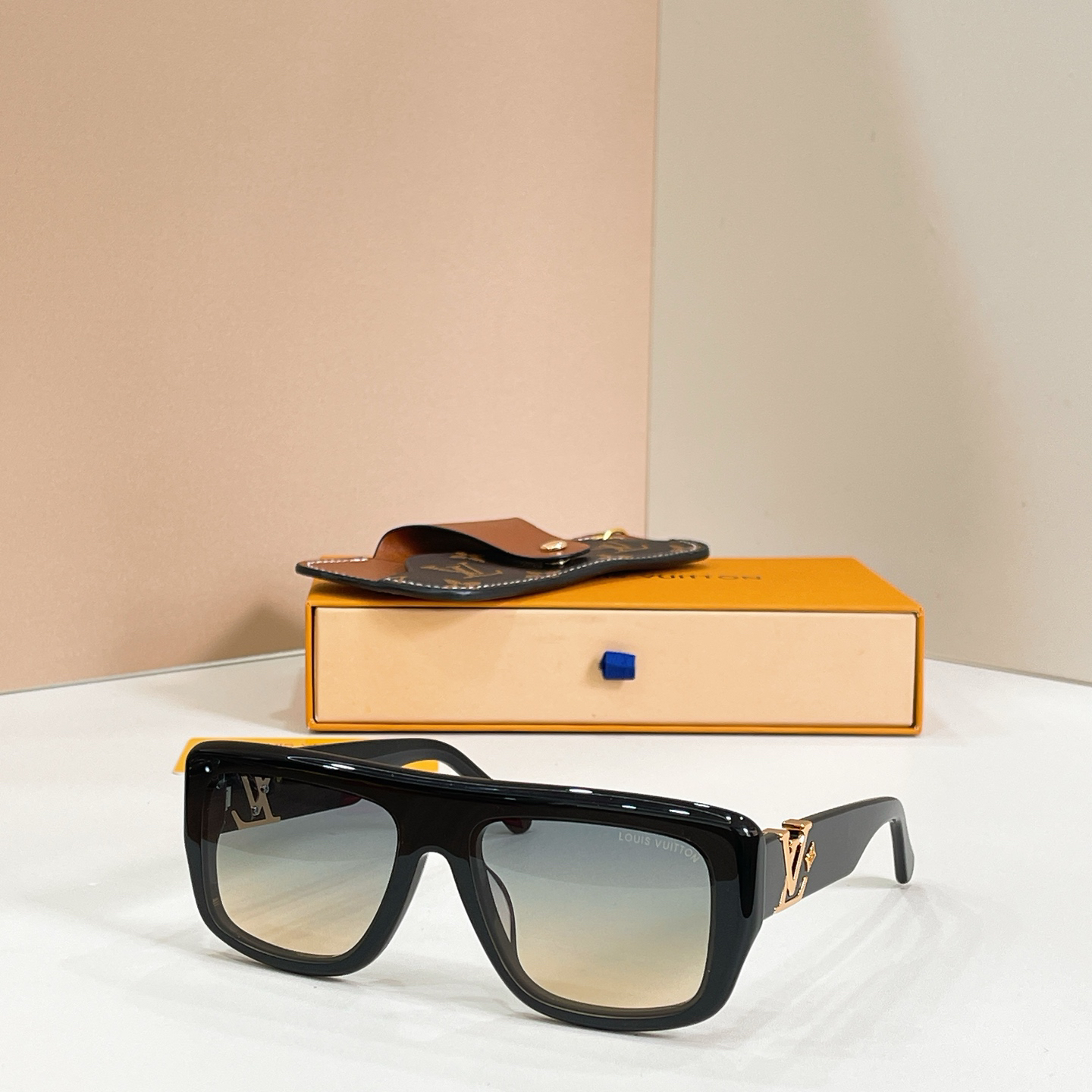 LV glasses-76
