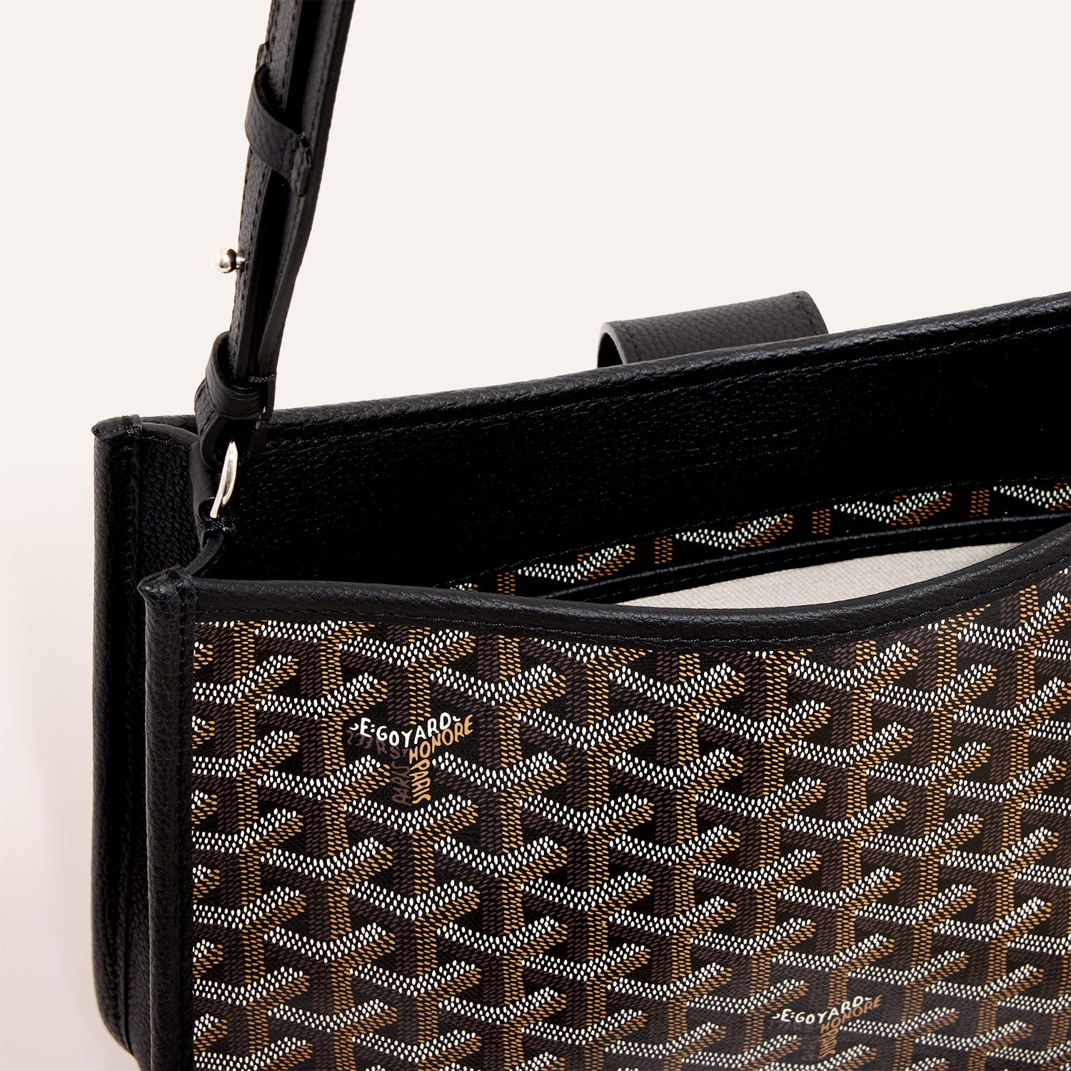 Musette bag