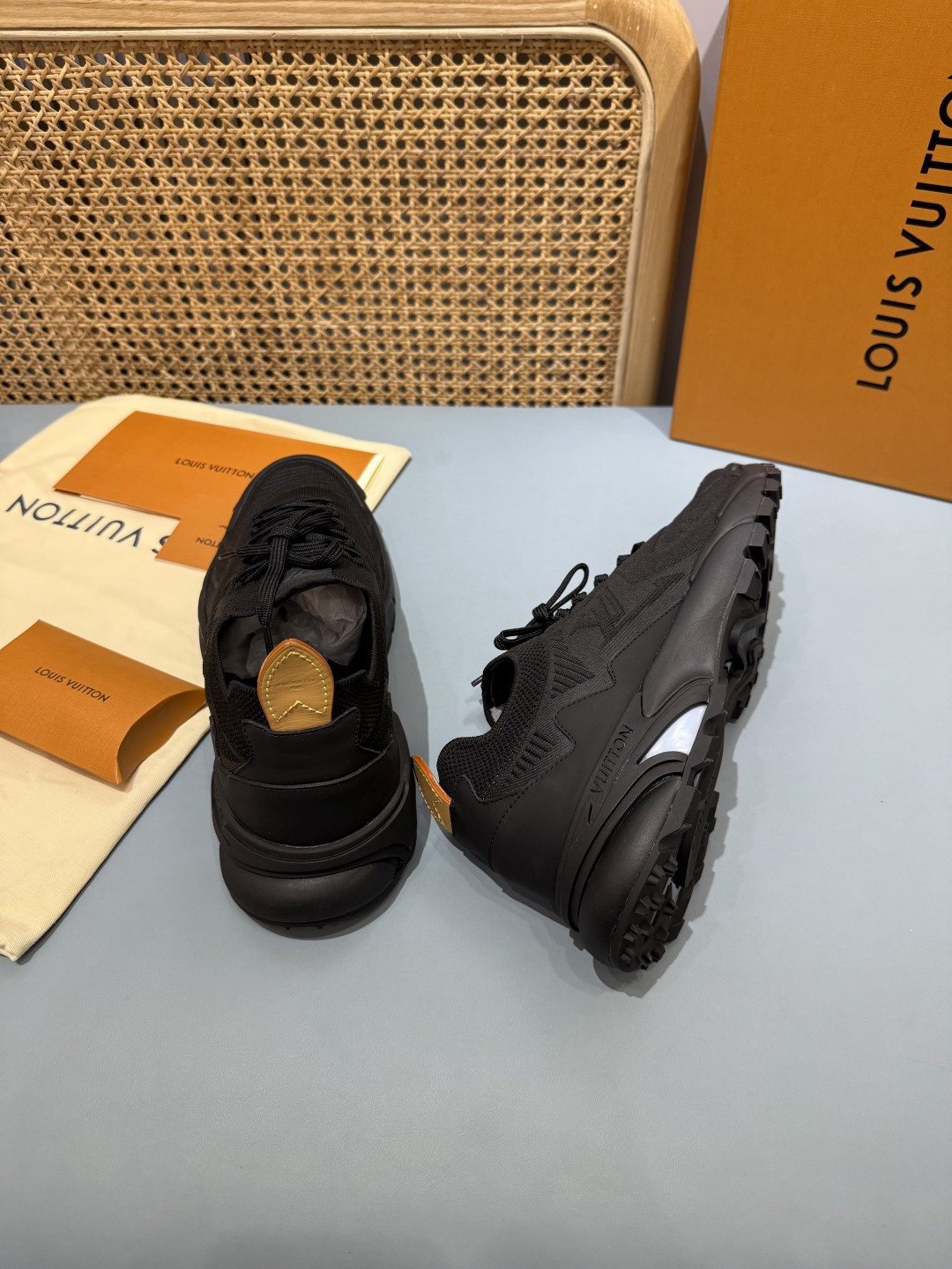 Lv Sneakers-171