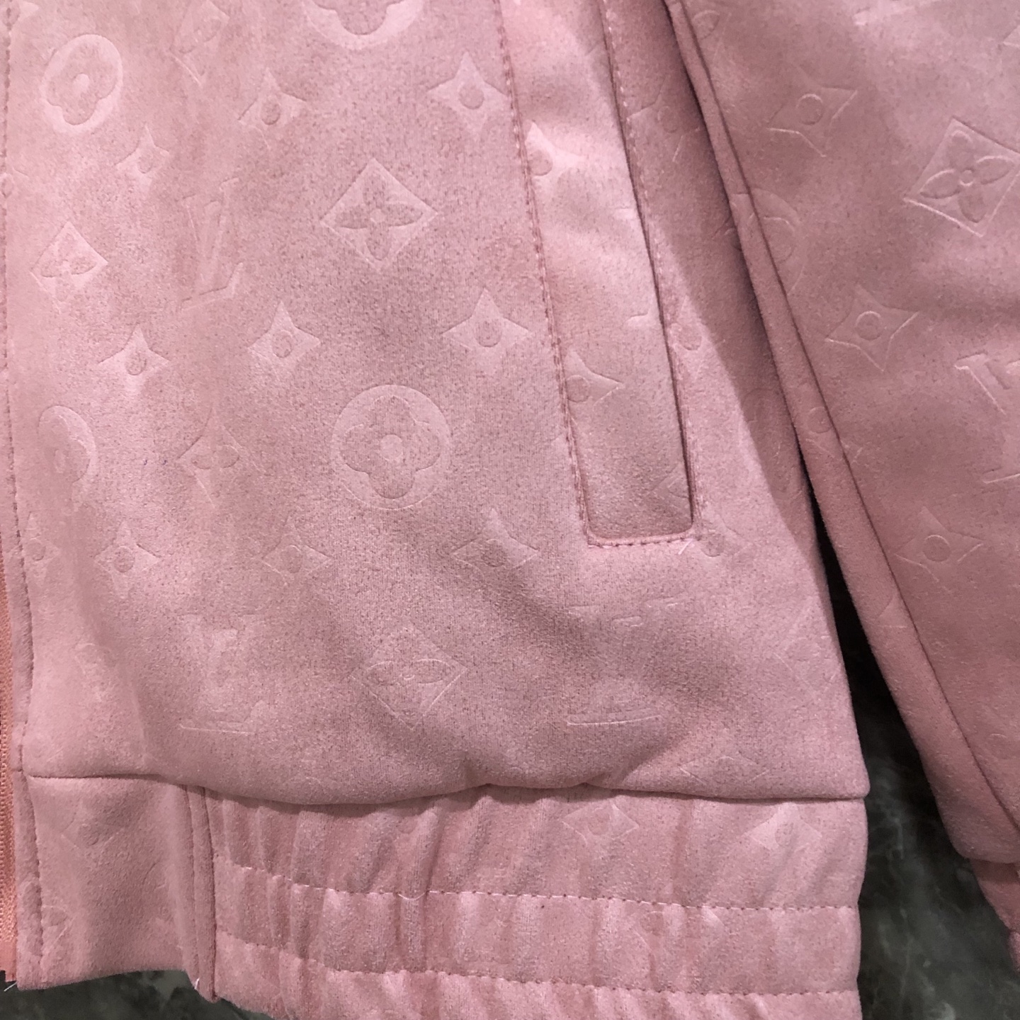 LV Clothing-275