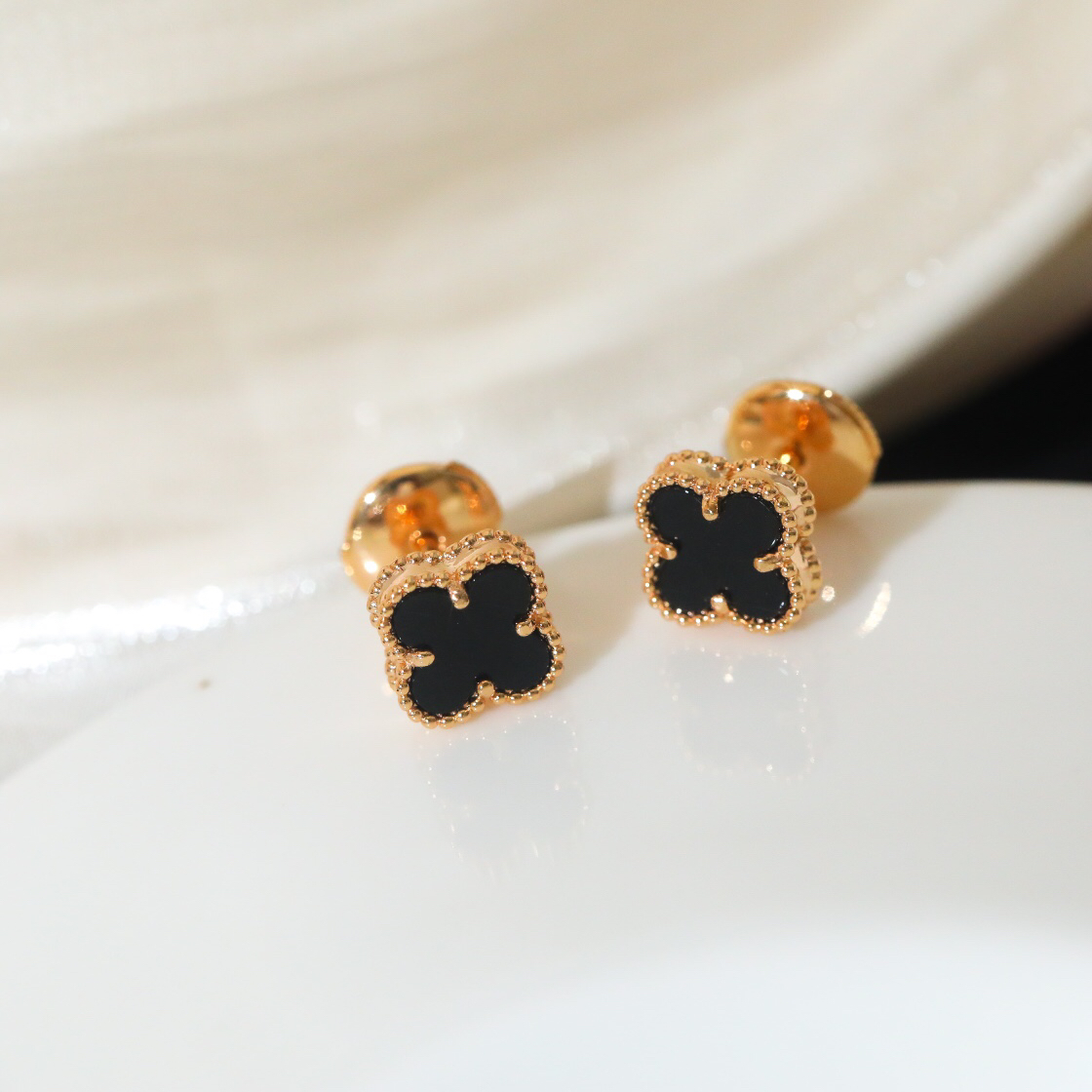 Van Cleef & Arpels earring-54