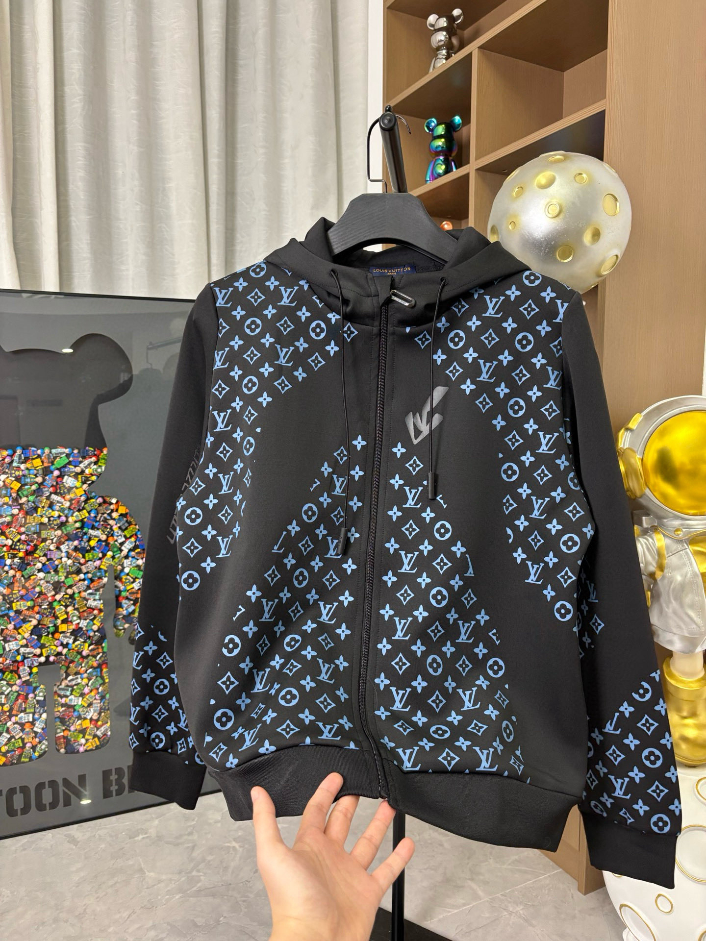 LV Clothing-305