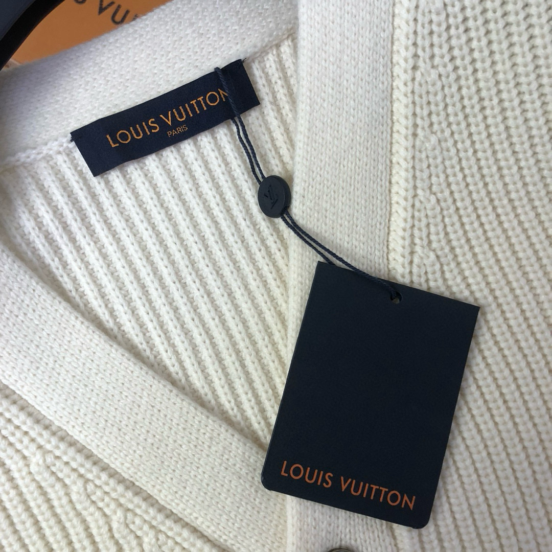 Gucci Clothing-34