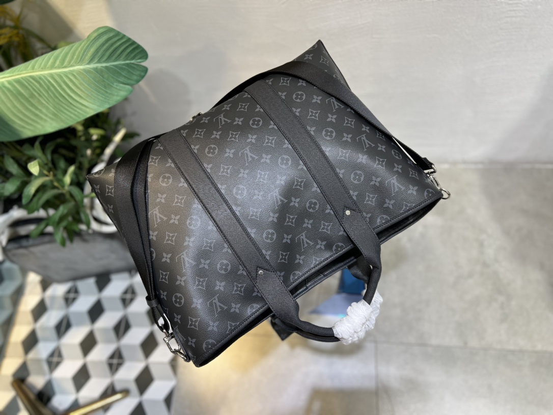 Louis Vuitton M30937 Weekend Tote NM Monogram coated canvas and Taiga Cowhide Leather