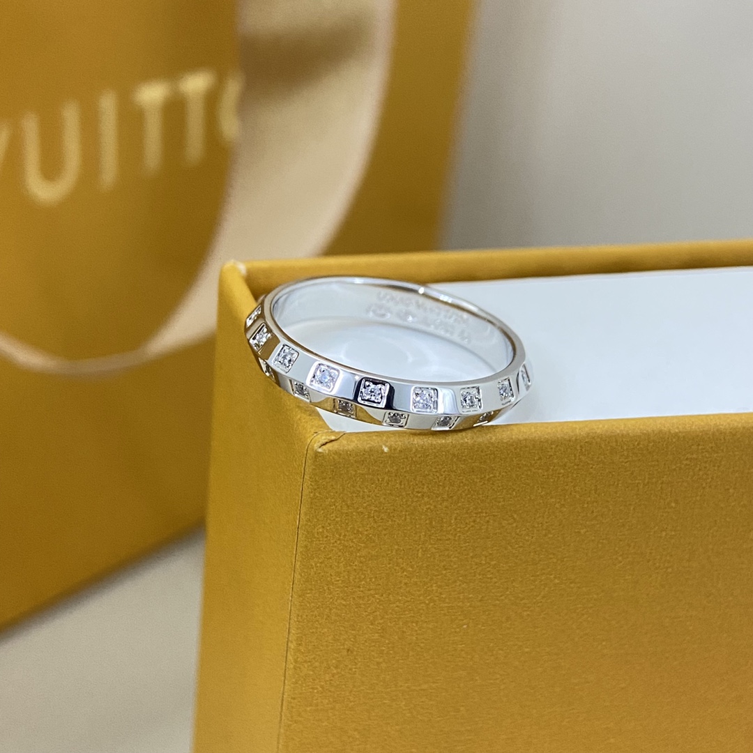 LV ring-66