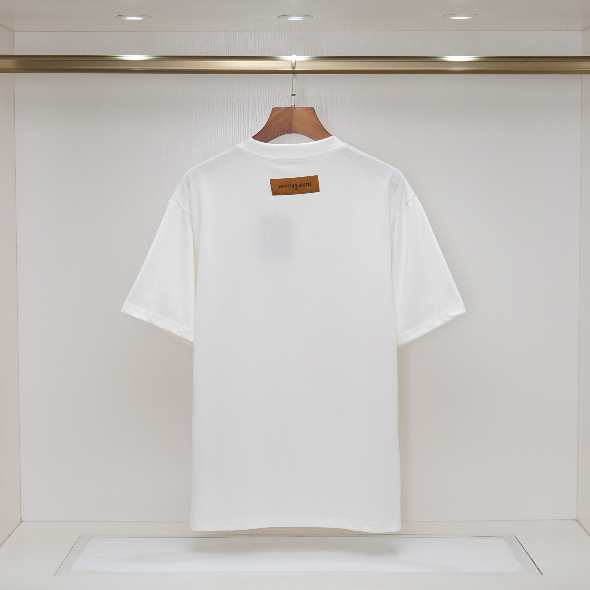 LV clothing-153