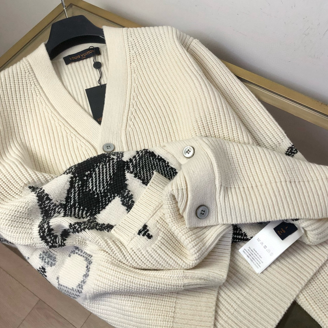 Gucci Clothing-34