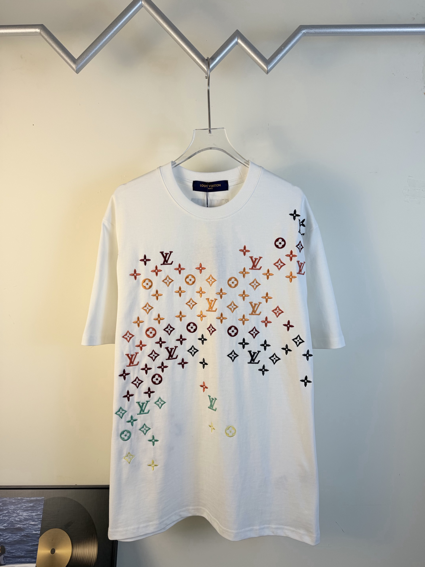LV clothing-34