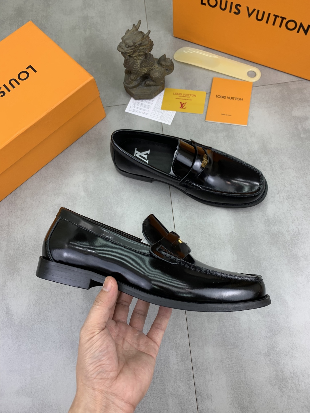 LV men's leather shoes-61
