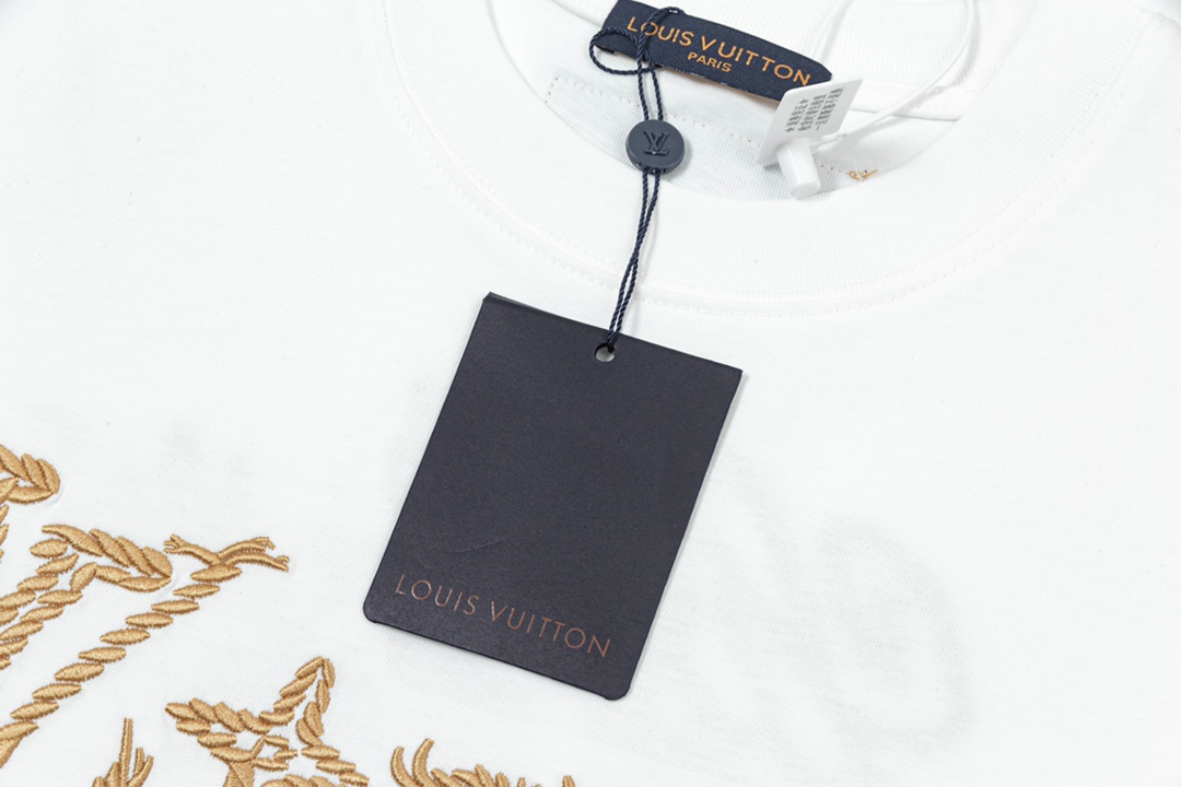 LV clothing-106