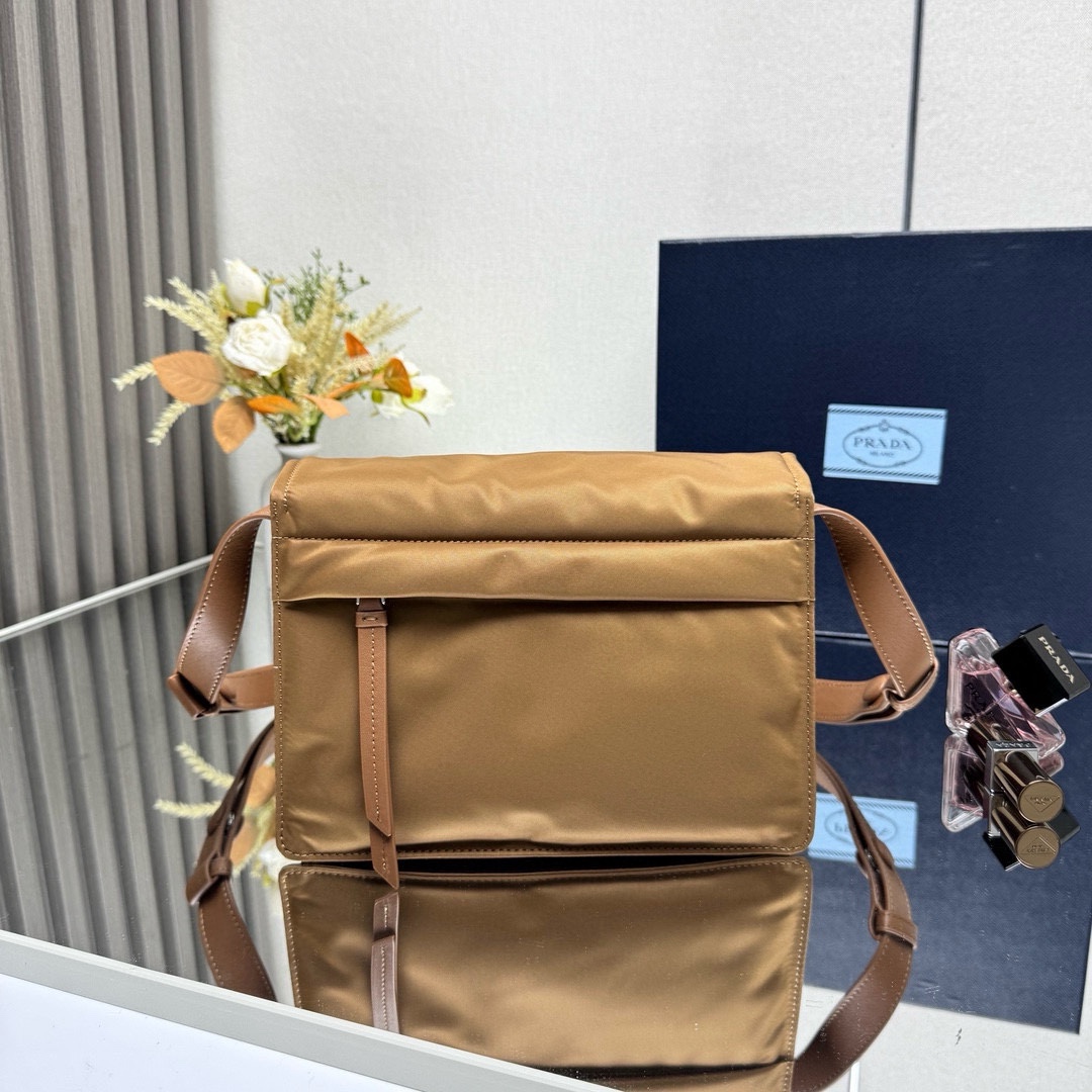 Prada bag-100