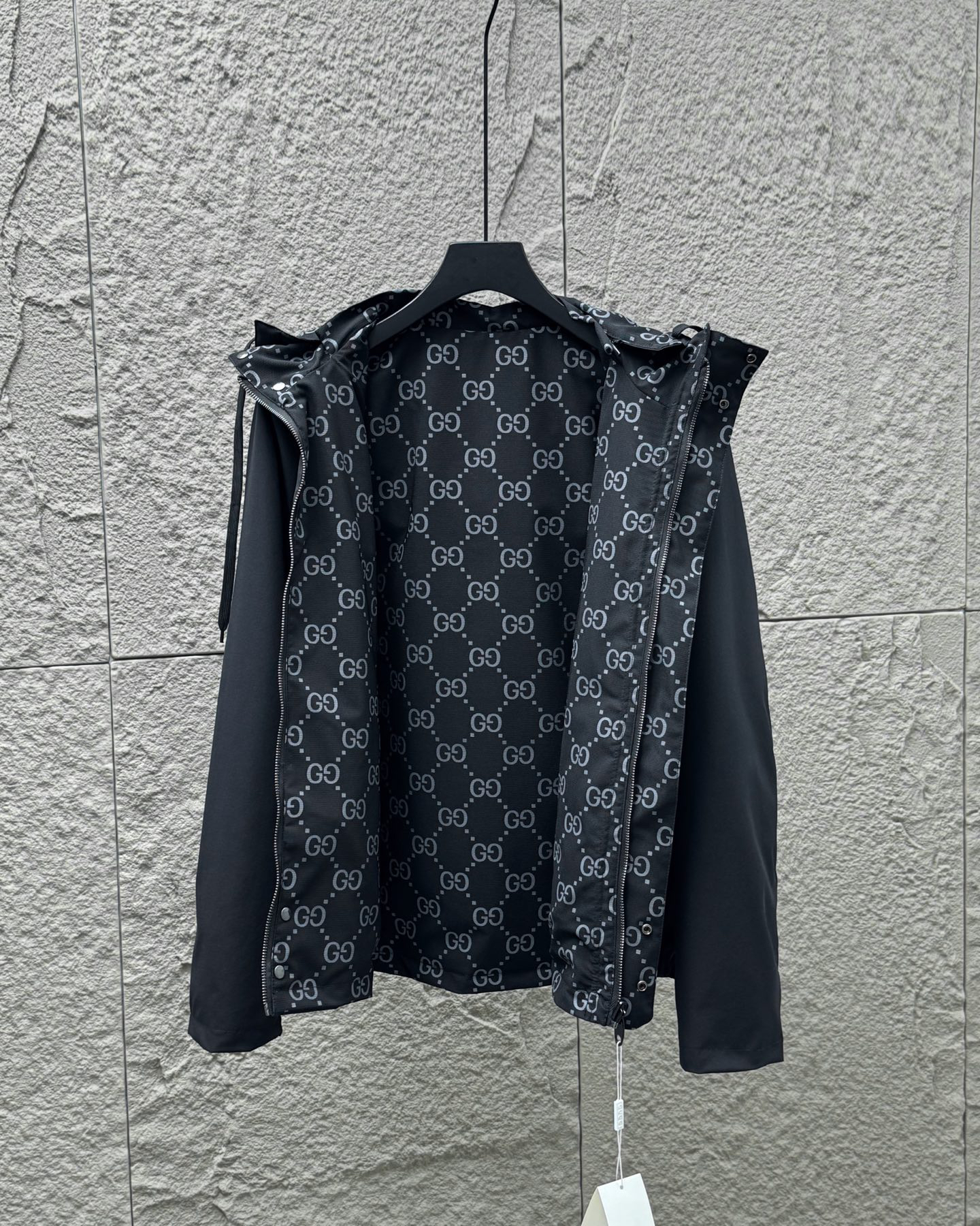 Gucci Clothing-359