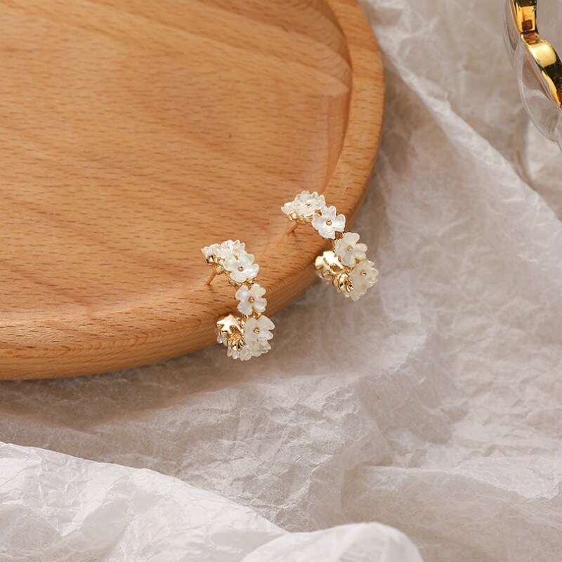 Circle Shell Flower Hoop Earrings