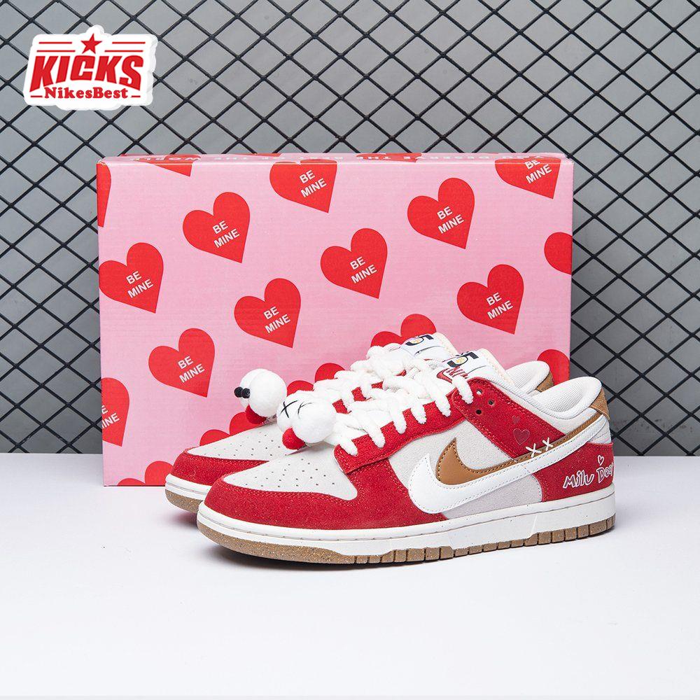 Nike Dunk Low SE Merry Christmas DO9457-112 Unisex