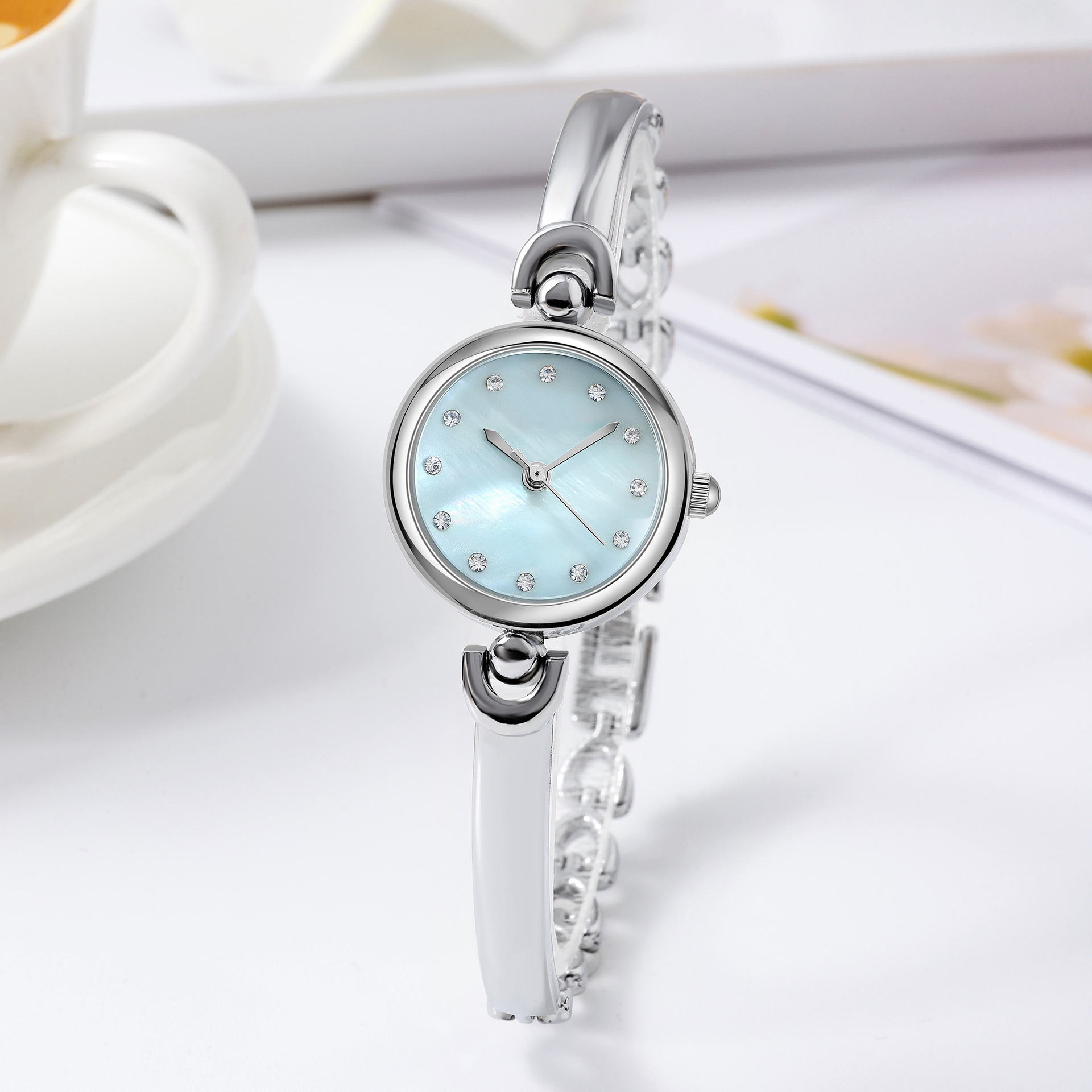 Simple design, compact and exquisite round dial bracelet watch, fashionable Korean style versatile quartz watch