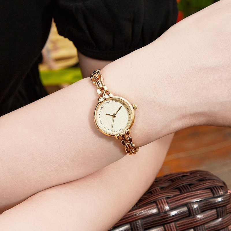 Niche second-hand women's watch, exquisite, compact and high-end bracelet watch, women's waterproof alloy quartz watch