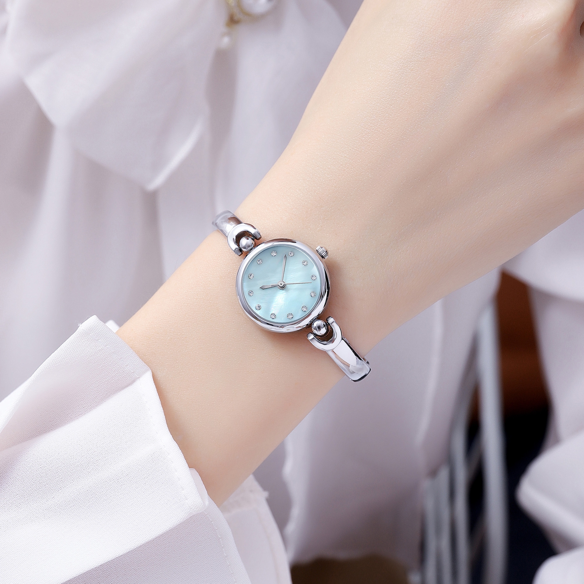 Simple design, compact and exquisite round dial bracelet watch, fashionable Korean style versatile quartz watch