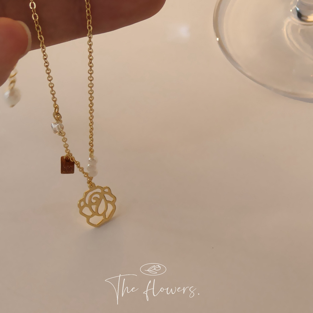 Retro French gentle and elegant niche real gold plated pearl rose necklace