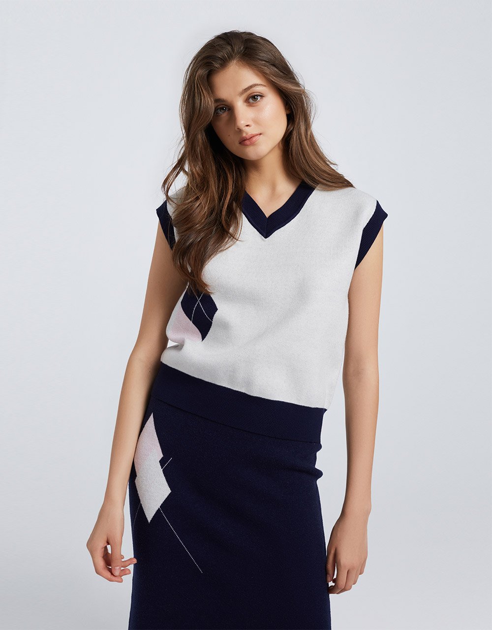 Argyle Pattern Contrast Trim Sweater Vest