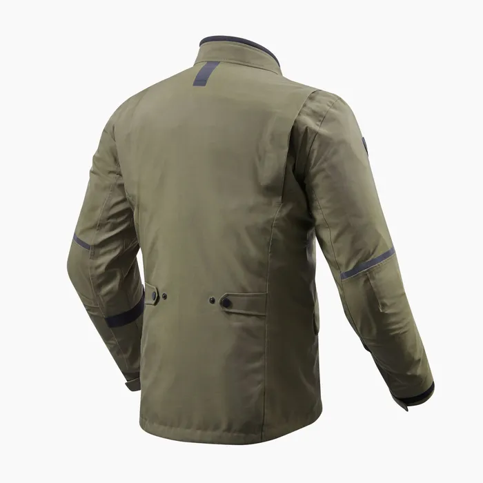 Laminated and ventilated GORE-TEX jacket with minimalist design
