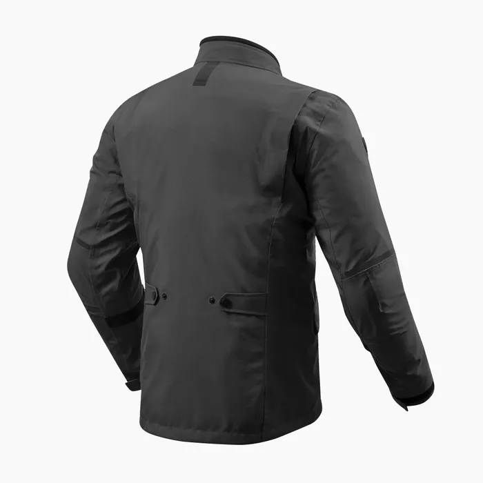 Laminated and ventilated GORE-TEX jacket with minimalist design