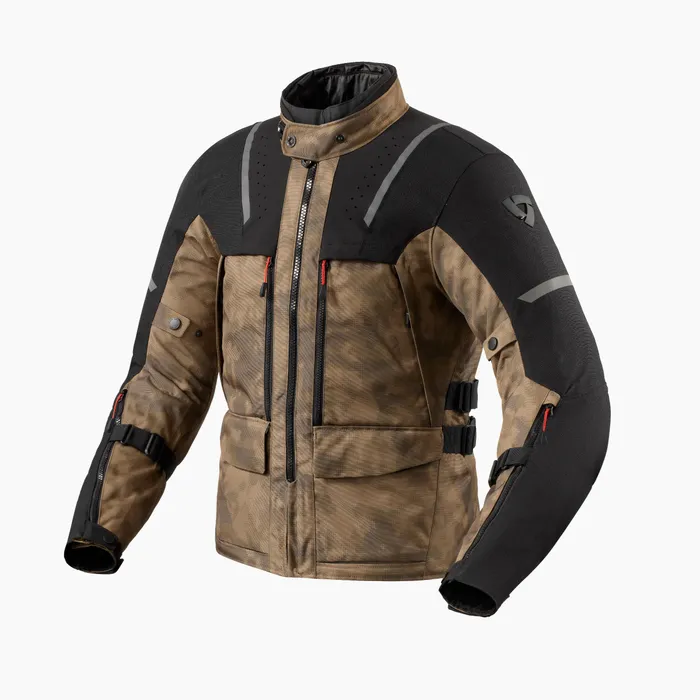 Versatile all-season jacket for adventure riding