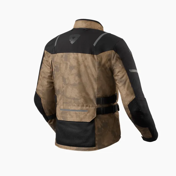 Versatile all-season jacket for adventure riding