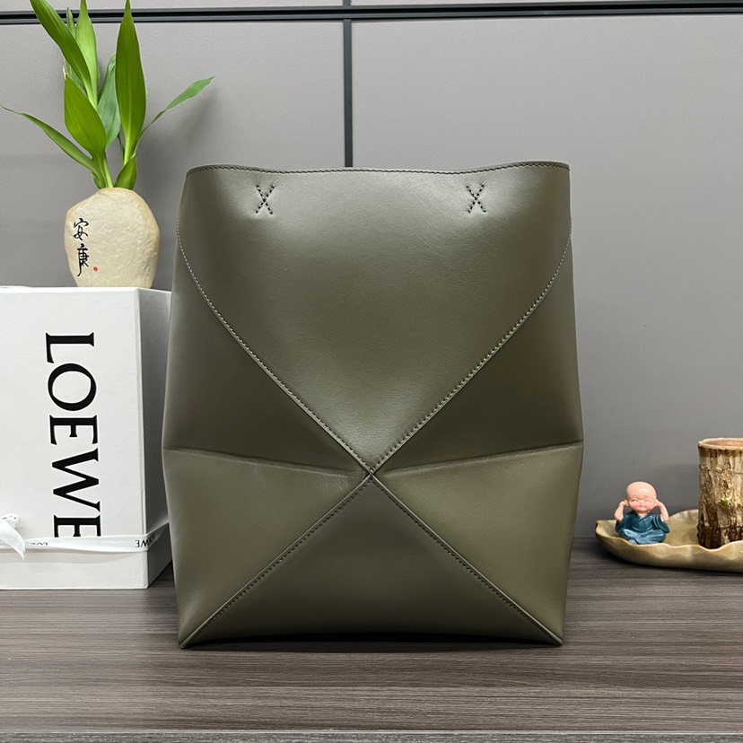 Loewe Puzzle Fold Tote in shiny calfskin Medium Green(Replica) - Ultra-Collectible