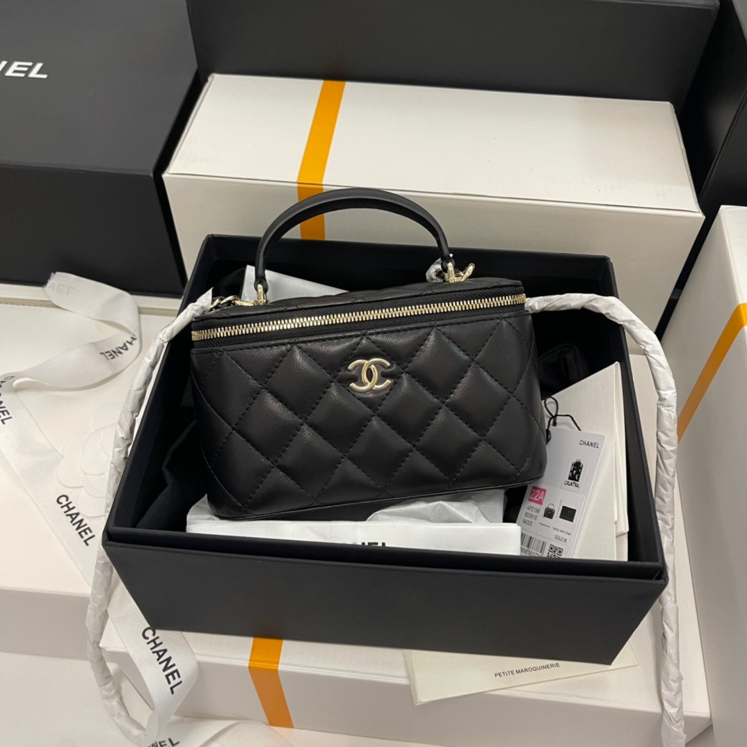 Chanel    handbag (Replica) - Ultra-Collectible