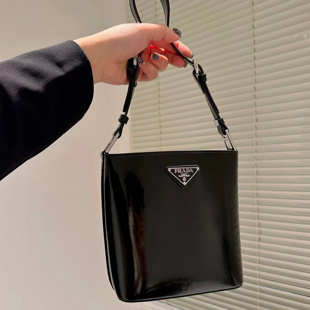 Prada Smooth Bucket Bag（Replica） - Ultra-Collectible