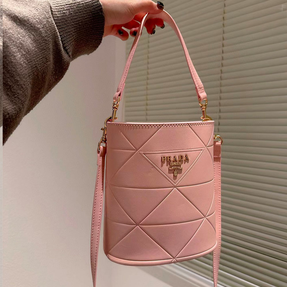 Prada Checkered Bucket Bag（Replica） - Ultra-Collectible