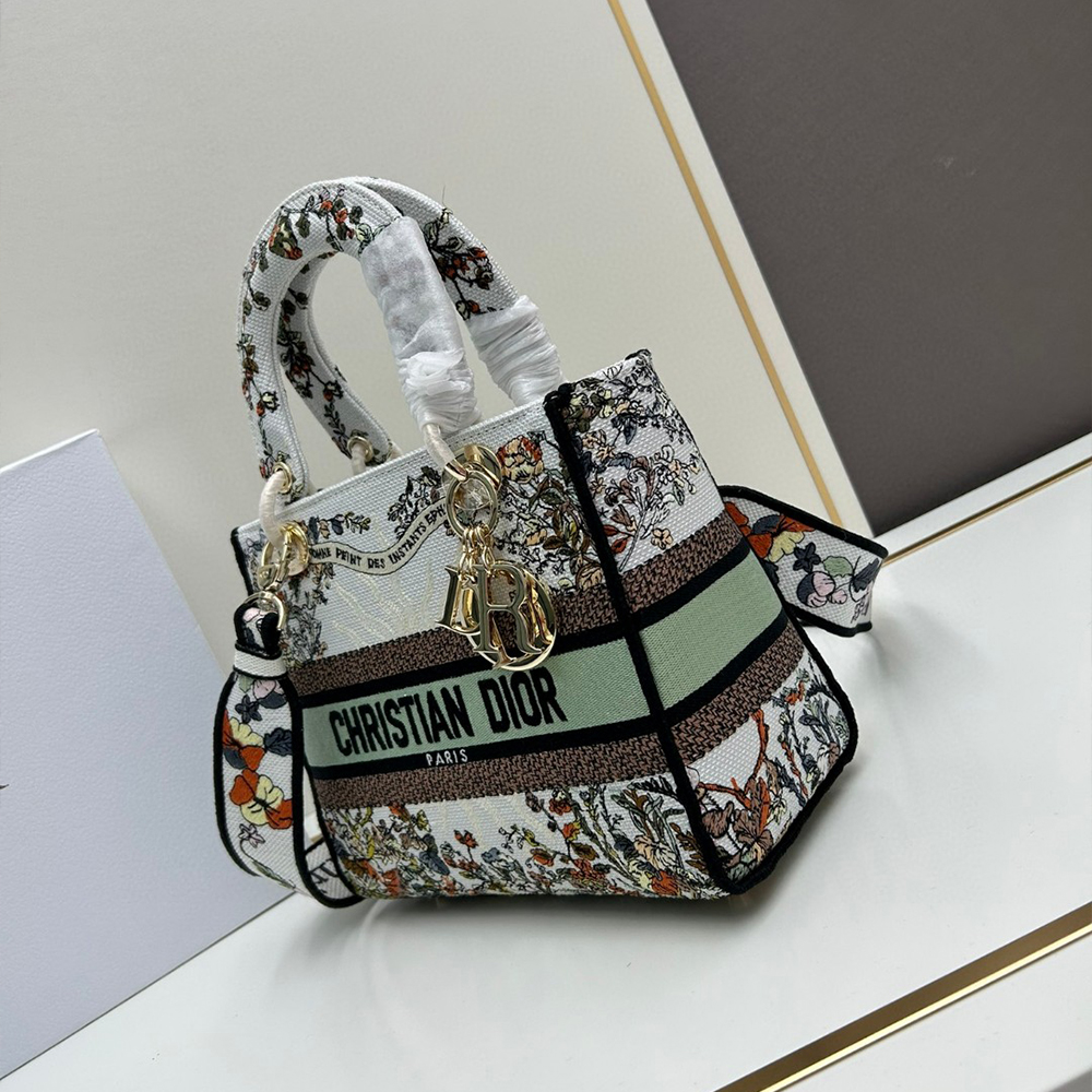 Dior Embroidered Princess Diana Handbag Crossbody（Perfect Replica) - Ultra-Collectible