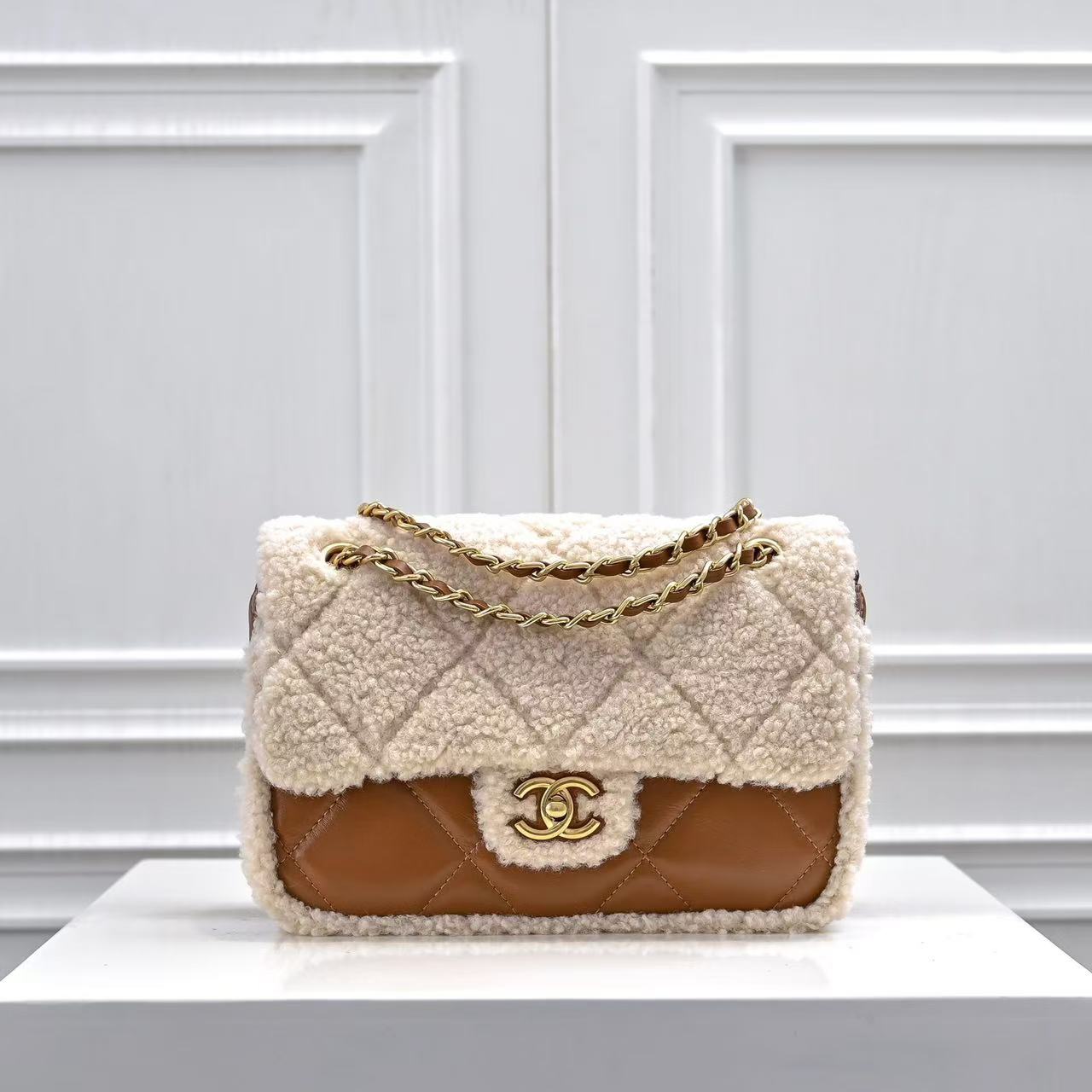 Chanel Autumn and Winter Series Flap Bag (Replica) - Ultra-Collectible