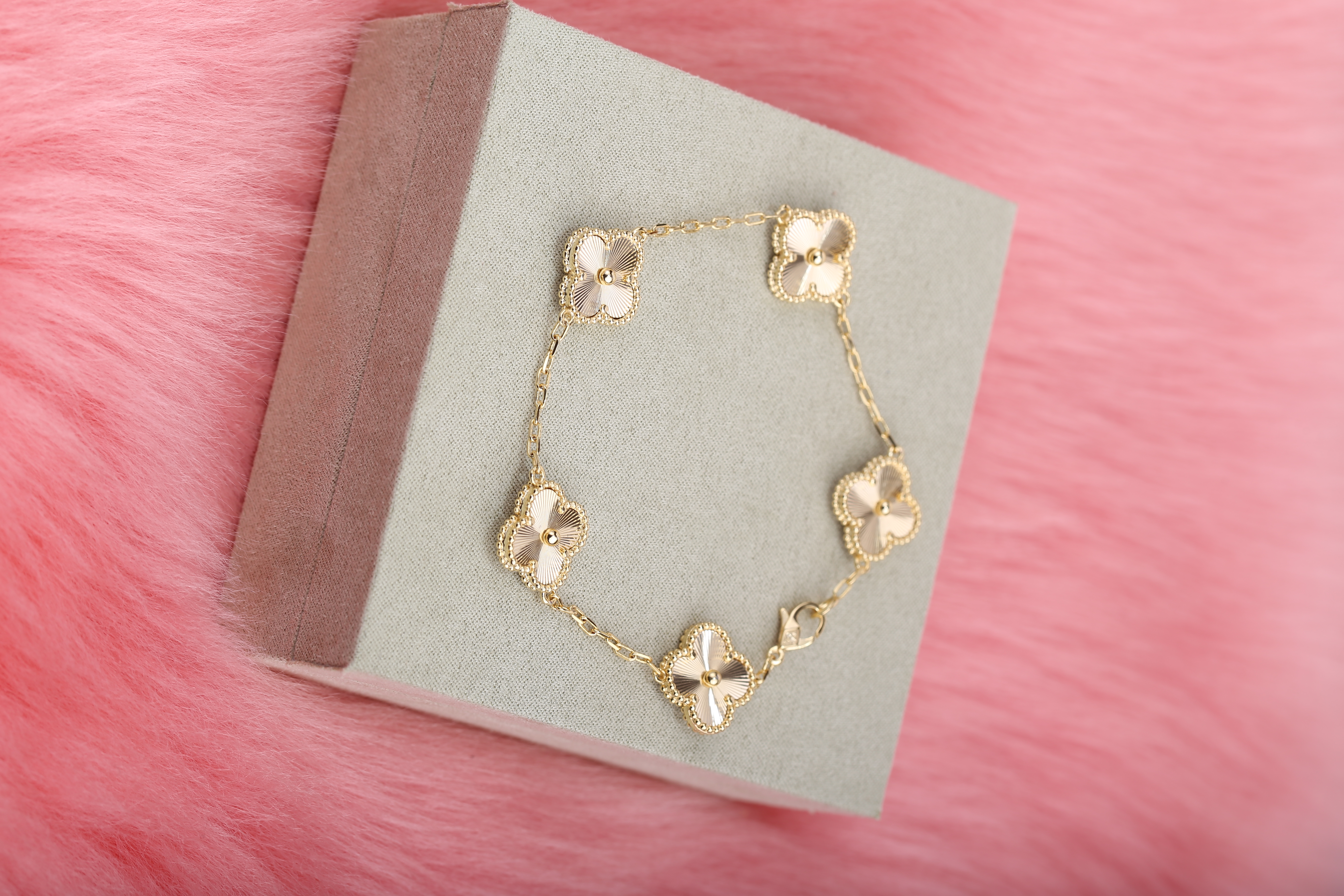 Van Cleef&Arpels VCA Gold Laser Bracelet - Ultra-Collectible