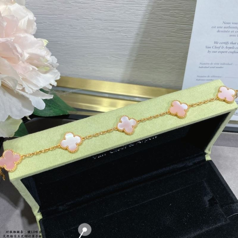 Van Cleef & Arpels Vca Gradient Pink Bracelet - Ultra-Collectible