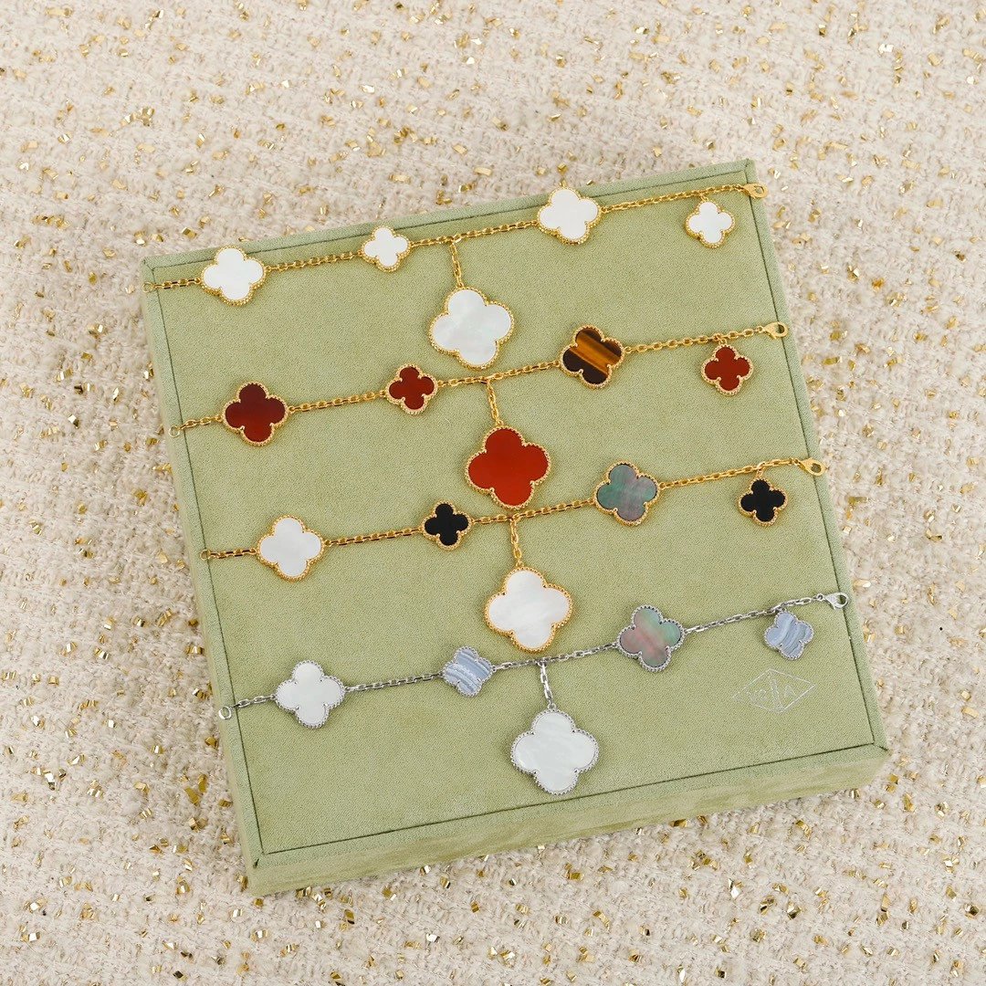 Van Cleef&Arpels VCA irregular alhambra Bracelet - Ultra-Collectible