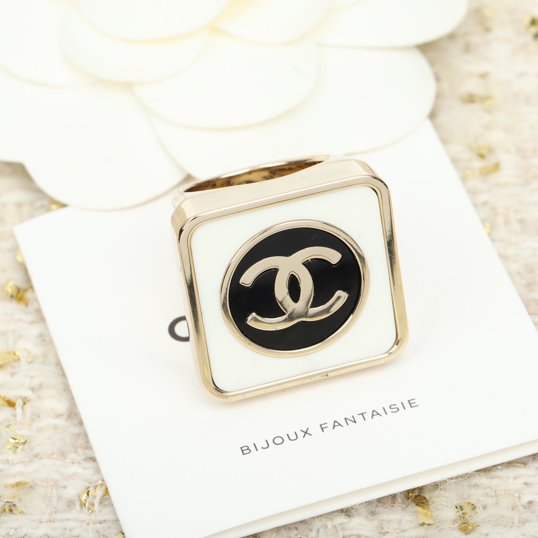 Chanel  23 Square ring diamond ring - Ultra-Collectible
