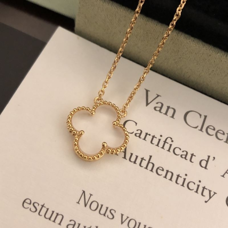 Van Cleef & Arpels Vca Four-Leaf Clover Transparent Necklace - Ultra-Collectible