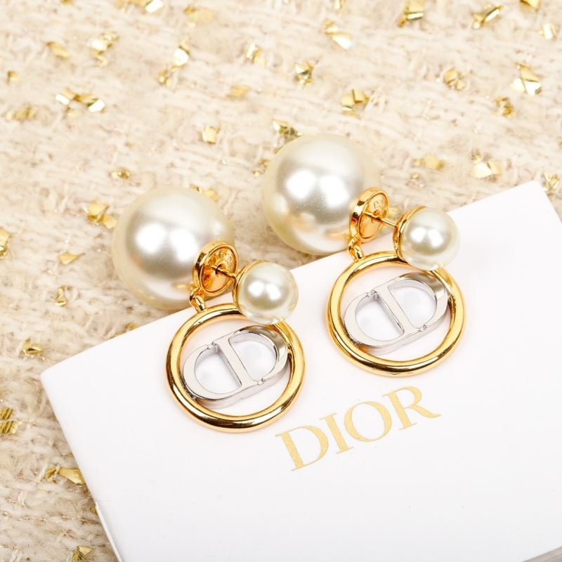 Christian Dior pearl earrings - Ultra-Collectible