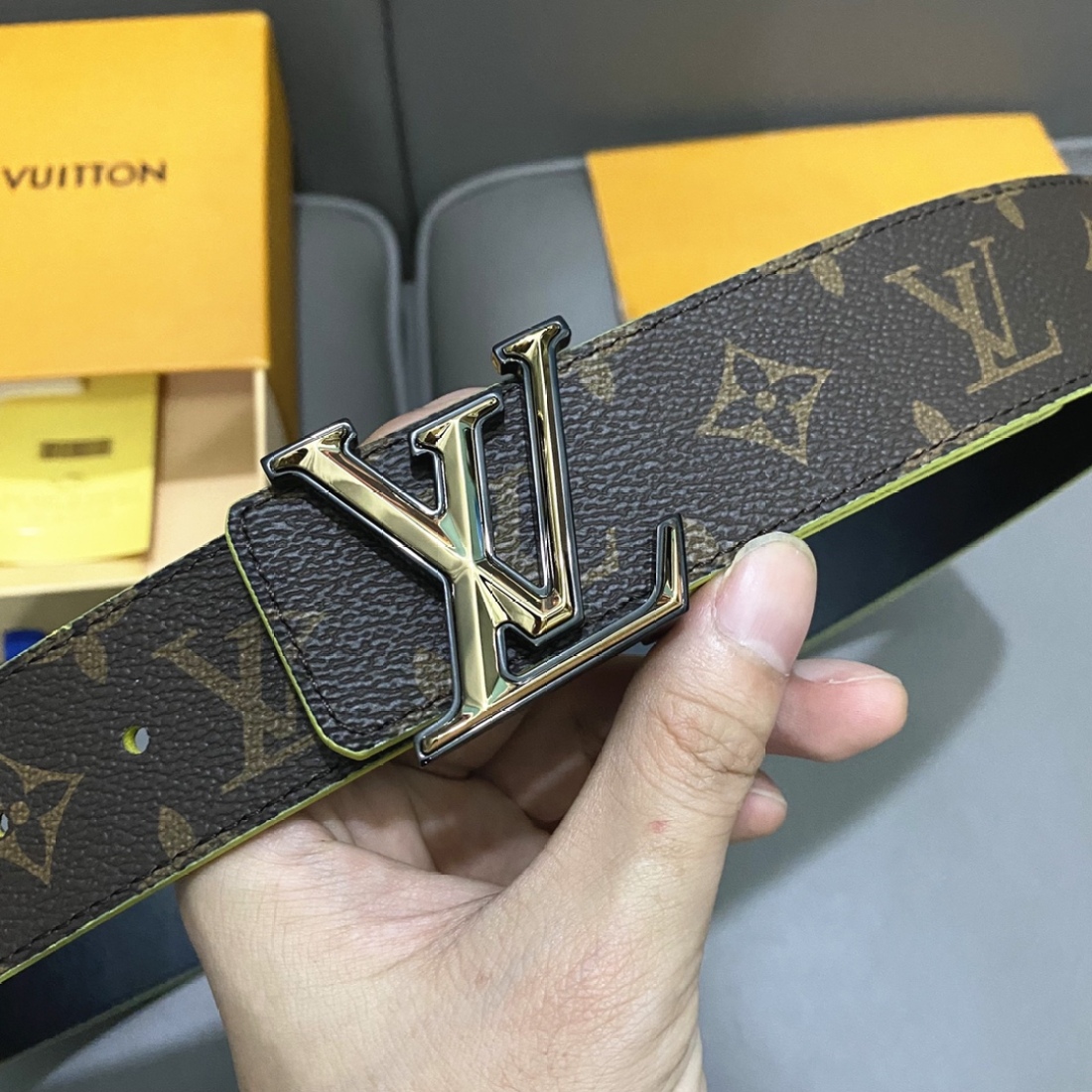 Lv  Pyrmide Truck L Men's Belts Width: 40mm - Ultra-Collectible