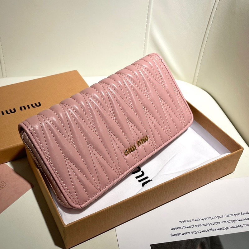 MIU MIU Matelassé Leather Card Bag (Replica) - Ultra-Collectible