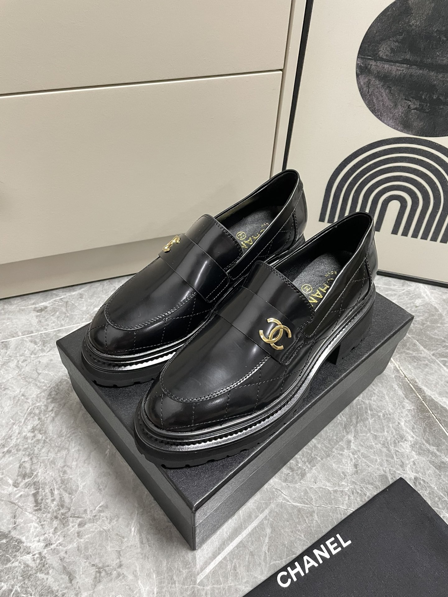 Chanel slip-on shoes (replica) - Ultra-Collectible