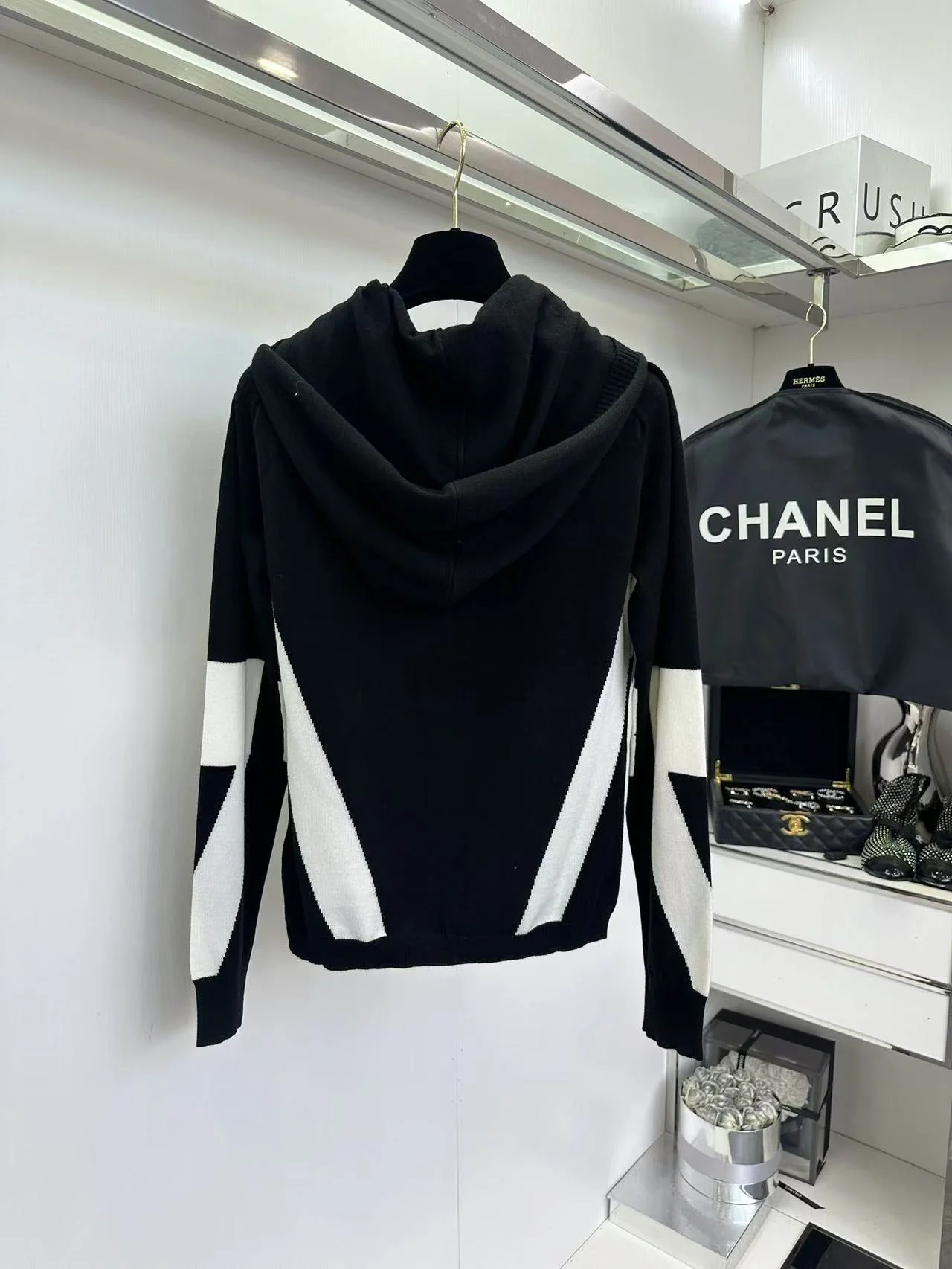 Colorblock hooded sweater - Ultra-Collectible