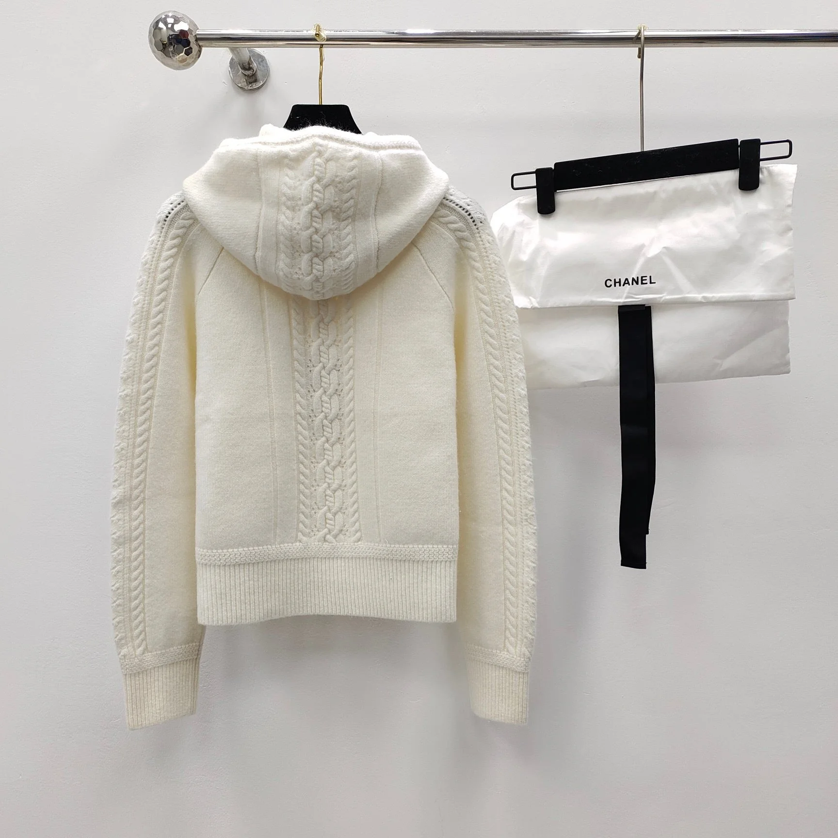 Three-dimensional jacquard ball pendant hooded knitted top - Ultra-Collectible